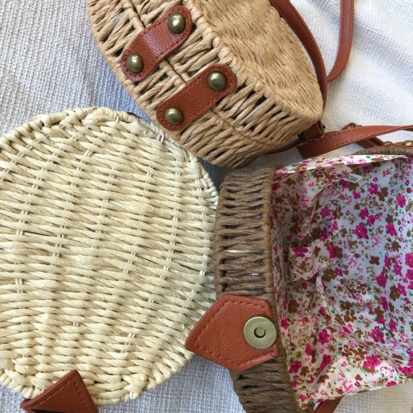 🆕 (1 LEFT) Round rattan straw crossbody purse - Picture 7 of 8